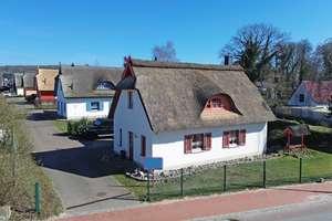 Charmantes Reetdachhaus in Koserow – Ideal zur Eigennutzung oder Ferienvermietung – Die vollständige Adresse der Immobilie erhältst du vom Anbieter., 17459 Koserow – Vorschaubild 3