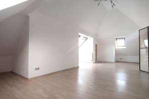 Außergewöhnliche Wohnung im Maisonette-Stil mit Kamin, 2 Bädern & 4 Zimmer Potential auf knapp 100qm – Manlichstr. 5, 86154 Links der Wertach-Süd, Augsburg – Vorschaubild 4