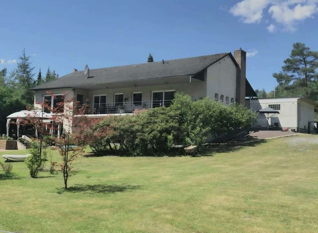 Immobilie in Bad Bodenteich - Modernisiertes Einfamilienhaus mit eigenen Teich und kleinem Waldstück in privater Lage - Bild 1