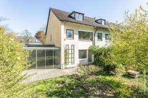 Charmantes Reiheneckhaus mit viel Potenzial und herrlichem Westgarten in zentraler Wohnlage – Die vollständige Adresse der Immobilie erhältst du vom Anbieter., 81925 Herzogpark, München – Vorschaubild 2