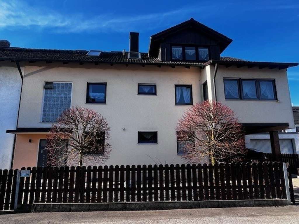 Immobilie in Neutraubling -  Provisionsfrei! Gepflegtes Mehrgenerationenhaus in ruhiger Lage in Neutraubling - Bild 0