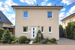 Modernes Familienhaus mit hochwertiger Ausstattung, großzügigem Raumangebot und unverbautem Grünb – Die vollständige Adresse der Immobilie erhältst du vom Anbieter., 10318 Karlshorst, Berlin – Vorschaubild 2