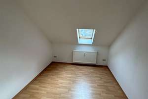 Großzügige DG 2-Zimmer mit Laminat, EBK, Balkon und Wannenbad!  – Hainstraße 85, 9130 Sonnenberg, Chemnitz – Vorschaubild 7