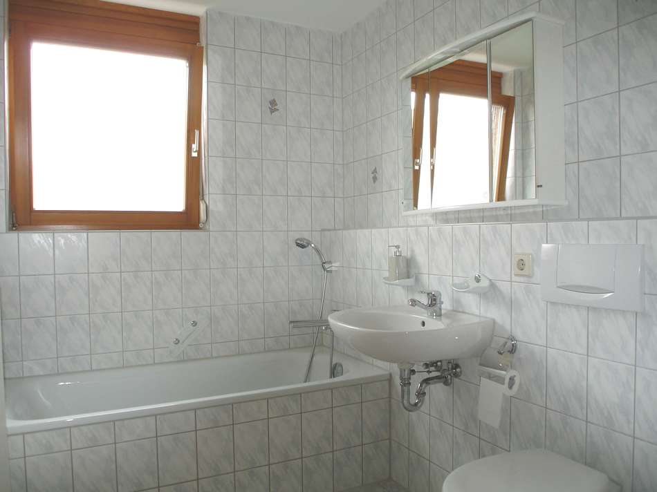 Tageslichtbad mit Badewanne