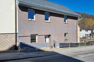 Modernisiertes, saniertes Reihenhaus in ruhiger Lage – Die vollständige Adresse der Immobilie erhältst du vom Anbieter., 92363 Breitenbrunn – Vorschaubild 1