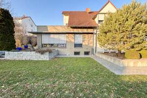 Hochwertiges Wohnensemble in Fürth-Vach: Gepflegtes Haupthaus mit Einliegerwohnung