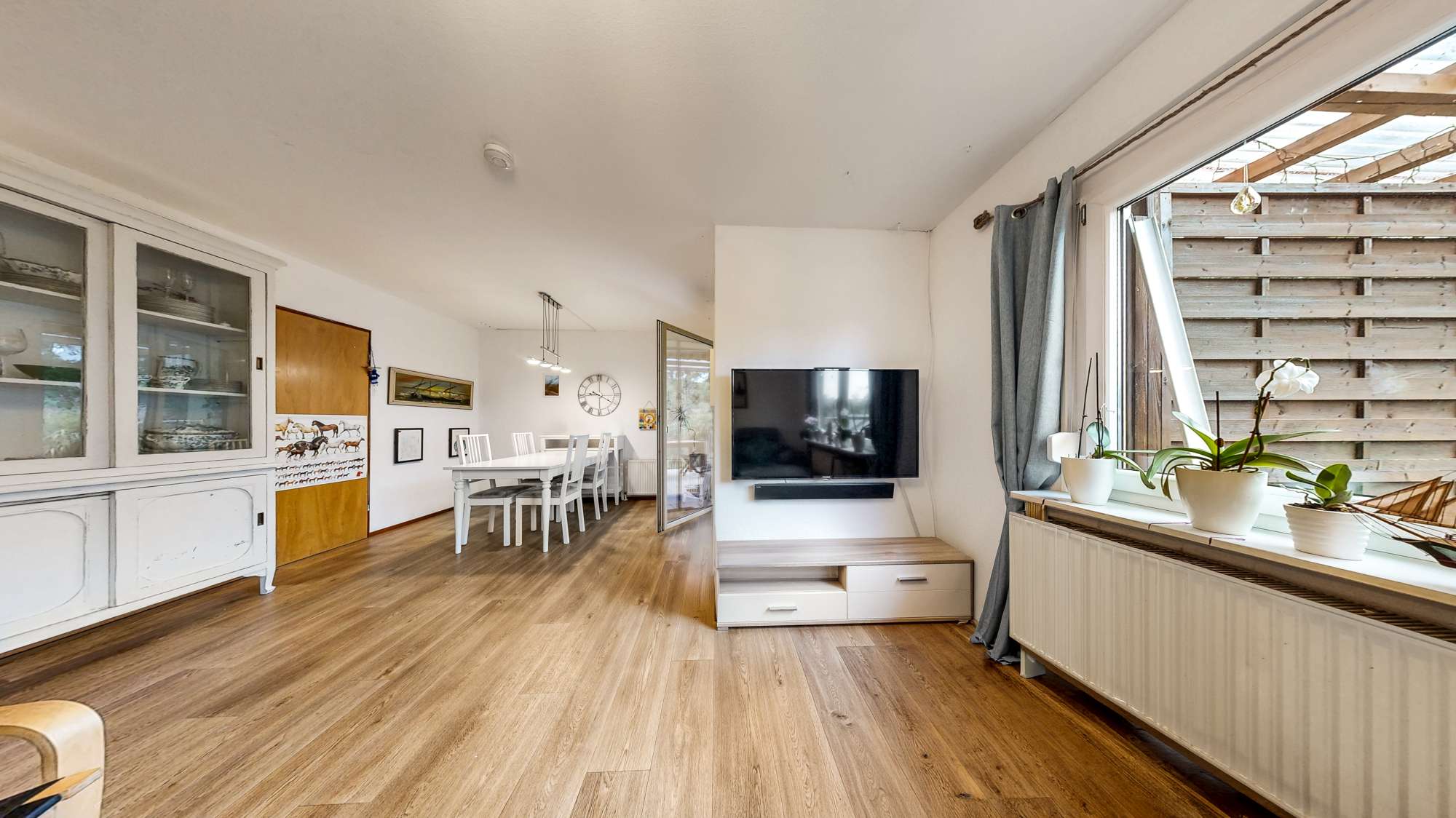 Immobilie in Spardorf - IMMOPARTNER –CHARMANTES REIHENECKHAUS MIT GROSSEM SONNENGARTEN IN RUHIGER LAGE - Bild 4