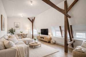 Charaktervolle Dachgeschosswohnung in der Nähe der Innenstadt! – Warendorpstraße 19c, 23554 Sankt Lorenz Nord, Lübeck – Vorschaubild 1