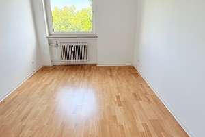 Großzügige 3-Zimmer-Wohnung mit neuer Einbauküche und Balkon – Freischützstraße 25, 81927 Englschalking, München – Vorschaubild 6