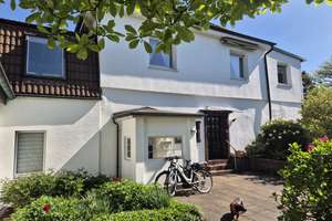 Imposante Immobilie mit 2 getrennten Wohneinheiten, einer Doppelgarage und einem traumhaften Garten! – Die vollständige Adresse der Immobilie erhältst du vom Anbieter., 42859 Bökerhöhe, Remscheid – Vorschaubild 2