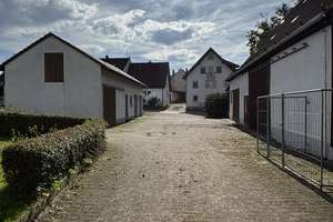 Seltene Gelegenheit! ZFH mit Garagen u. Scheune auf großem Grundstück – Im Gässle 1, 89182 Bernstadt – Vorschaubild 6