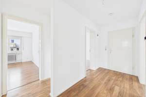 Lichtdurchflutete 3-Zimmer-Wohnung mit 2 Balkonen in ruhiger Lage von Rohr – Die vollständige Adresse der Immobilie erhältst du vom Anbieter., 70565 Rohr, Stuttgart – Vorschaubild 3