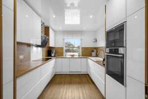 Exklusive Bungalow Villa mit WOW-EFFEKT! Pool, Sauna, Riesengarten, PV und viiiiiel Platz! – Reutlingen (Kreis) – Vorschaubild 11