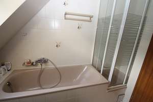 Schöne helle Dachgeschosswohnung über 2 Ebenen in ruhigem 2 Familienhaus !! – Hensgesweider Weg  72, 41069 Holt, Mönchengladbach – Vorschaubild 6