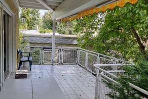 So groß wie ein Haus: Wohnung mit große Balkon in bester Villenlage von Schwalbach (Altschwalbach) – Fuchstanzstraße 10a, 65824 Schwalbach am Taunus – Vorschaubild 1