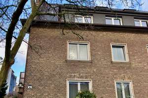Groß & Hell schöne 5 Zi-DG-Wohnung mit Charme & Komfort in grüner Lage & Balkon