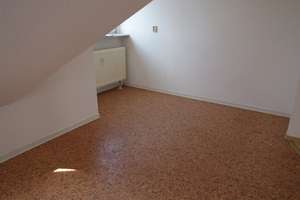 3-Zimmer-Dachgeschosswohnung zu vermieten! – Barbarastraße 9, 6618 Naumburg (Saale) – Vorschaubild 2