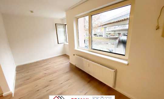 Renovierte 1 Zimmer Wohnung, provisionsfrei mit 23qm in gepflegtem Mehrfamilienhaus in zentraler Lag