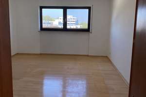 Modernes Wohnen über Durlach – 3,5 Zi., 82 m² · Aufzug · Parkett · Fußbodenheizung/Bad · Tiefgarage – An der Fayence 5, 76227 Durlach, Karlsruhe – Vorschaubild 4