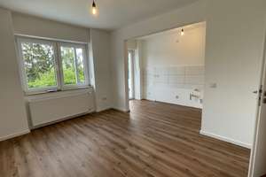 Sanierte Wohnung mit Balkon & Garten: attraktive 3,5-Zimmer-Wohnung in Schüren – Schüruferstraße 244, 44269 Schüren, Dortmund – Vorschaubild 1