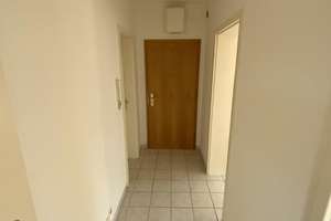 bezugsfertig: Charmante 3-Zimmer-Wohnung mit Balkon und Boden – Auf dem Loh 18, 58840 Plettenberg – Vorschaubild 2