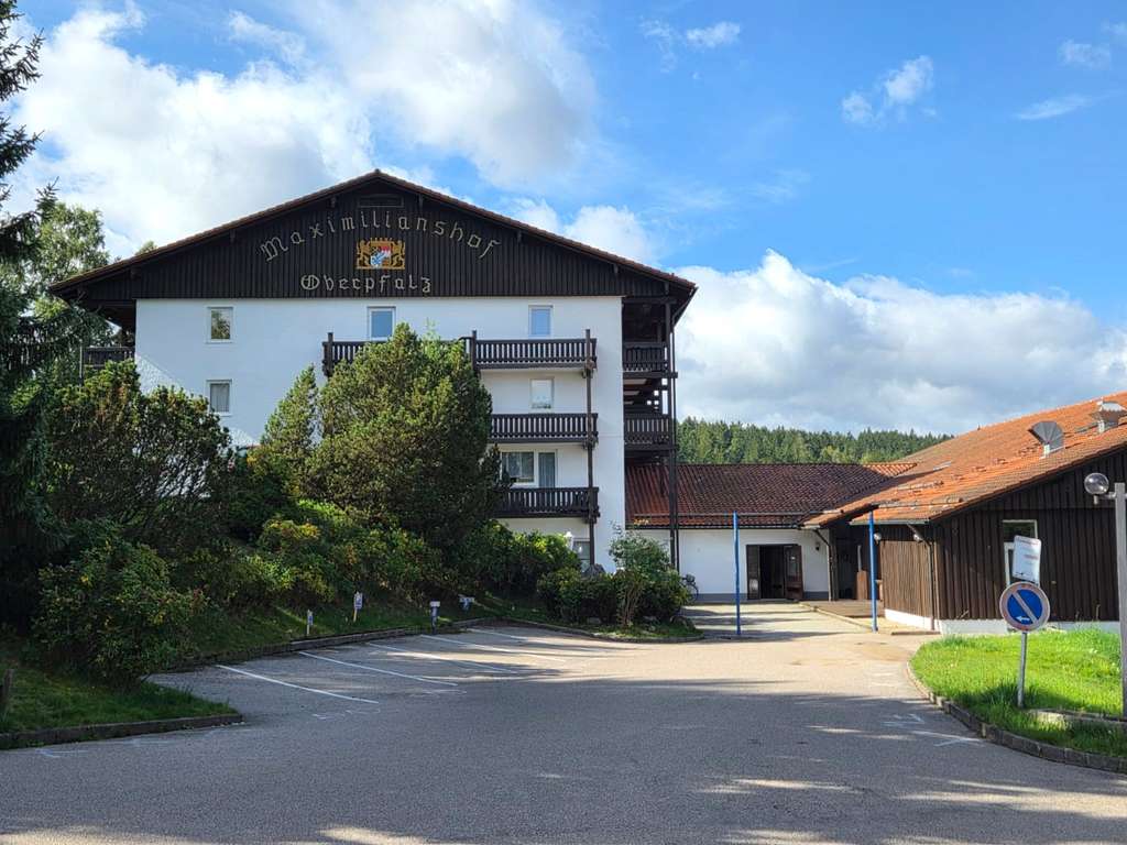 Immobilie in Vohenstrauß - Von RTI: Kapitalanlage - Fünf Möbelierte 1 Zimmer-Appartments mit Balkon ins Grüne! - Bild 0