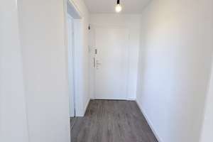 Lichtdurchflutete 2-Zimmer-Wohnung mit großem Südost-Balkon & freiem Blick – Wasserburger Landstraße 211, 81827 Waldtrudering, München – Vorschaubild 3