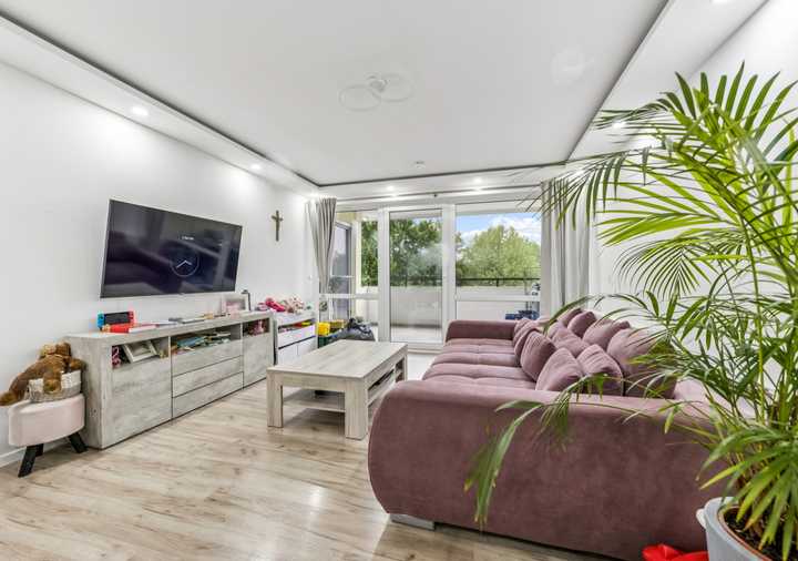Moderne Großzügigkeit nahe dem Bodensee–Frisch renovierte 4,5-Zimmer-Wohnung im Erdgeschoss mit Lift
