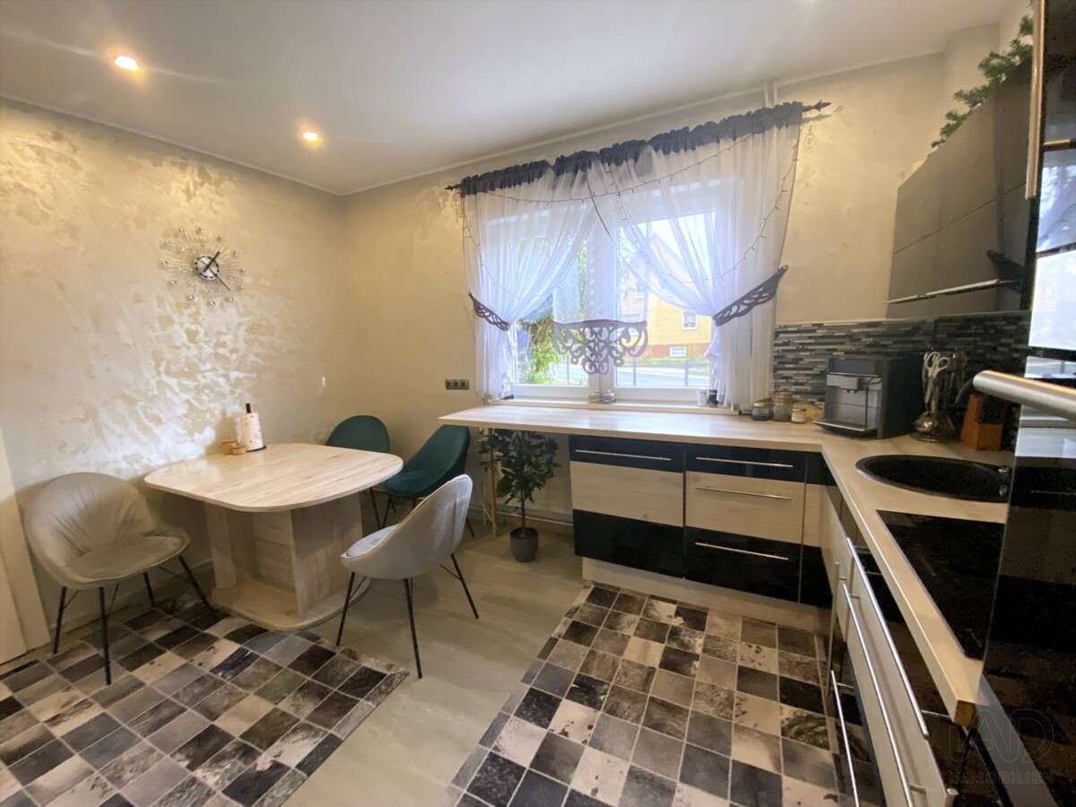 Immobilie in Holle - Haus mit großem Grundstück und 3 Garagen. Perfekt für Familien, Mehrgenerationen & Vermietung. - Bild 1