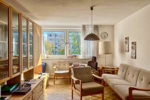 Solln - Praktisch geschnittene 2-Zimmer-Wohnung in einer ruhigen Wohnanlage mit TG-Stellplatz