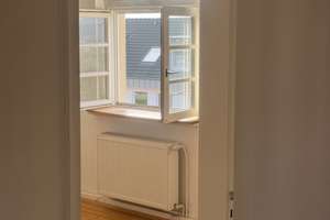 Helle 2-Zimmer-Altbauwohnung mit Loggia, Dielenboden & großer Wohnküche – Hindenburgstraße 53, 42117 Elberfeld West, Wuppertal – Vorschaubild 5