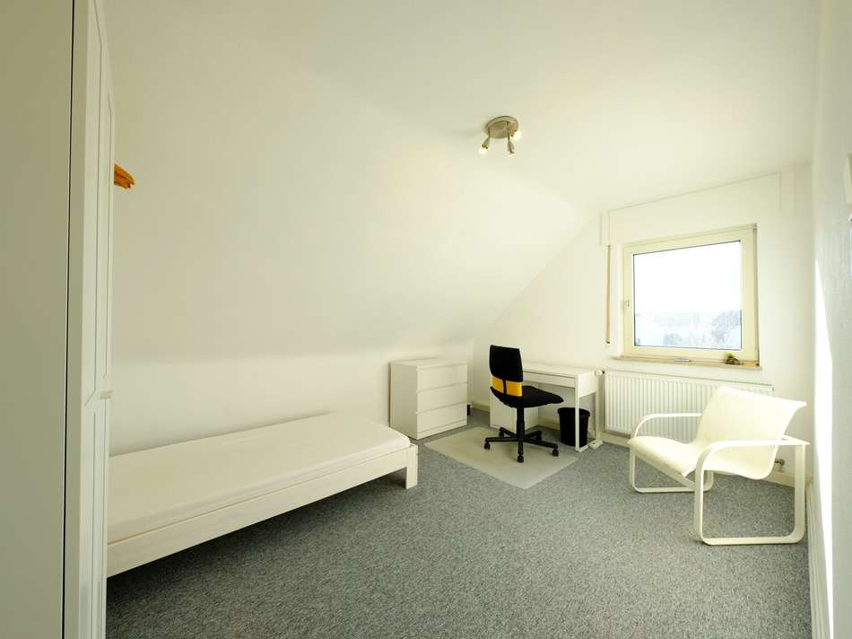 Zimmer Dachgeschoss WG