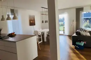 Stilvoll & Modern: Exklusive Doppelhaushälfte in Bestlage von Bad Bramstedt mit unverbaubarem Blick – An der Osterau 22b, 24576 Segeberg (Kreis) – Vorschaubild 7