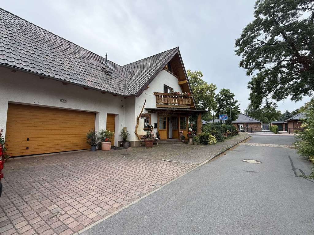 Immobilie in Heideblick - Berlin-nahe Lage: Stilvolles Einfamilienhaus mit Pool, Wintergarten & Solaranlage in Luckau - Bild 2