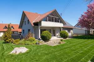 Viel Raum für Ihre Wohnideen: Modernisiertes Haus mit Gartenidylle und Wohlfühlcharakter – Die vollständige Adresse der Immobilie erhältst du vom Anbieter., 72469 Meßstetten – Vorschaubild 1