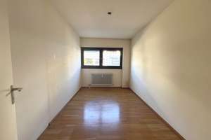 Gute Substanz, beste Lage: 3-Zimmer-Wohnung mit Loggia & viel Potenzial in Obermenzing – Die vollständige Adresse der Immobilie erhältst du vom Anbieter., 81245 Obermenzing, München – Vorschaubild 9
