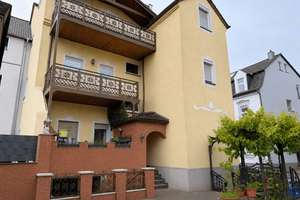 Attraktives Mehrfamilienhaus mit 4 Garagen: Leerstand nutzen und über 7 % Rendite erzielen