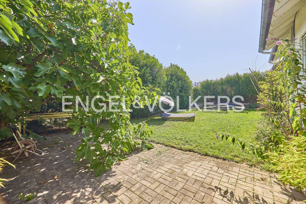 Immobilie in Mutterstadt - Freistehendes Einfamilienhaus: Viel Platz auf großem Grundstück mit Einliegerwohnung! - Bild 1