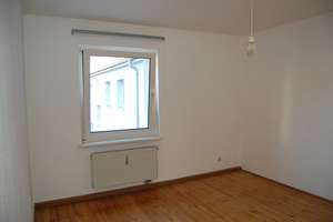 Helle Wohnung mit zwei Zimmern und optimalem Grundriss in zentraler Lage von Karlsruhe – Reinhold-Frank-Str. 38, 76133 Innenstadt-West, Karlsruhe – Vorschaubild 2