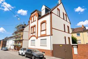 TOP GESCHNITTENES RAUMWUNDER - 3 ZIMMER ALTBAUWOHNUNG MIT SCHÖNER AUFTEILUNG