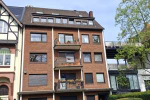 Schöne und geräumige 3 Zimmer Wohnung mit großem Balkon!