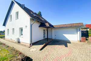 ATTRAKTIVES EINFAMILIENHAUS MIT POOL, GARTEN UND SONNENTERRASSE – Mansfeld-Südharz (Kreis) – Vorschaubild 2