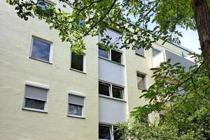 Sehr gut geschnittene, helle 2-Zimmer-Wohnung mit Balkon und Tiefgaragenstellplatz zu verkaufen – 80686 Sankt Ulrich, München – Vorschaubild 2