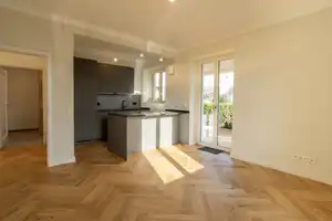 Über den Dächern Stuttgarts: Stilvolle 4-Zimmer-Wohnung in Toplage! – Stuttgart – Vorschaubild 1