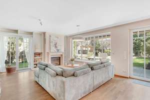 Traumhafte Ruheoase! Elegantes Stadthaus mit 700m² Grundstück, Pool und einzigartigem Garten – Die vollständige Adresse der Immobilie erhältst du vom Anbieter., 90439 St. Leonhard, Nürnberg – Vorschaubild 9