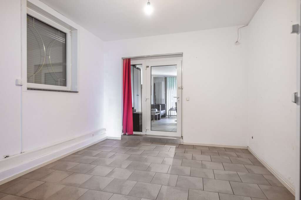 Immobilie in Aldenhoven - Großes, freistehendes Einfamilienhaus mit Einliegerwohnung und Garage  in Siersdorf - Bild 12