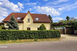 Charmantes, interessantes Haus (zu sanieren) mit 2-geschossiger Remise und 2 Garagen – Potsdam-Mittelmark (Kreis) – Vorschaubild 1