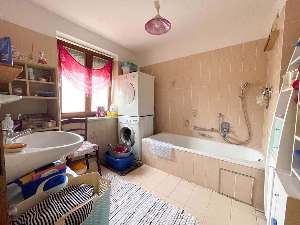 Immobilie in Altötting - Charmante 3-Zimmer-Wohnung mit Balkon und Potential - Bild 3