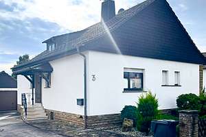 Freistehendes Einfamilienhaus mit großzügigem Garten in Bosserode! – Nordstrasse 3, 36208 Wildeck – Vorschaubild 1