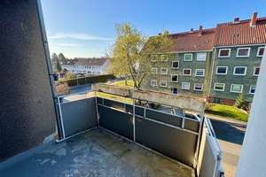 Einziehen & wohlfühlen: Frisch renovierte 3-Zimmer-Wohnung mit Balkon in Gebhardshagen – Legdenwiese 1, 38229 Gebhardshagen, Salzgitter – Vorschaubild 2